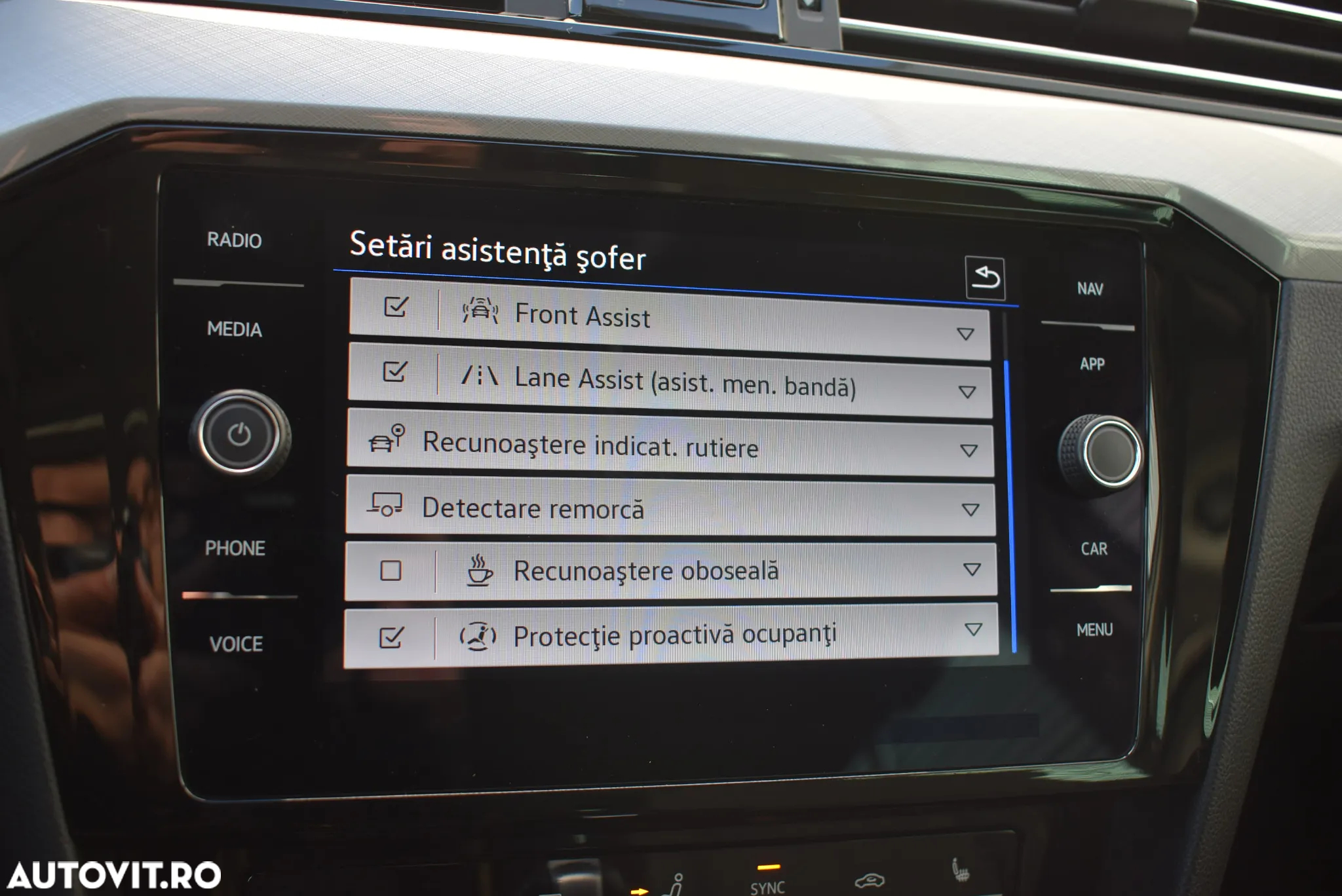 Volkswagen Passat Variant 2.0 TDI DSG (BlueMotion Technology) Comfortline - 21