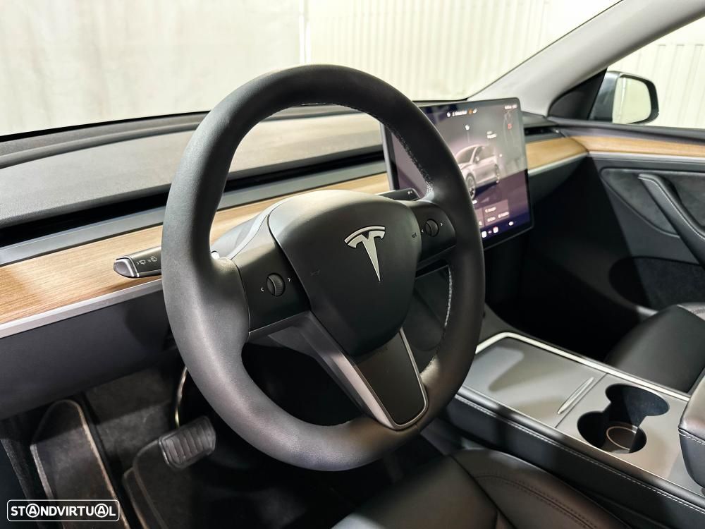 Tesla Model Y Long Range Dual Motor AWD - 19
