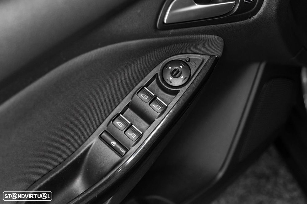 Ford Focus 1.0 EcoBoost S&S TITANIUM - 23