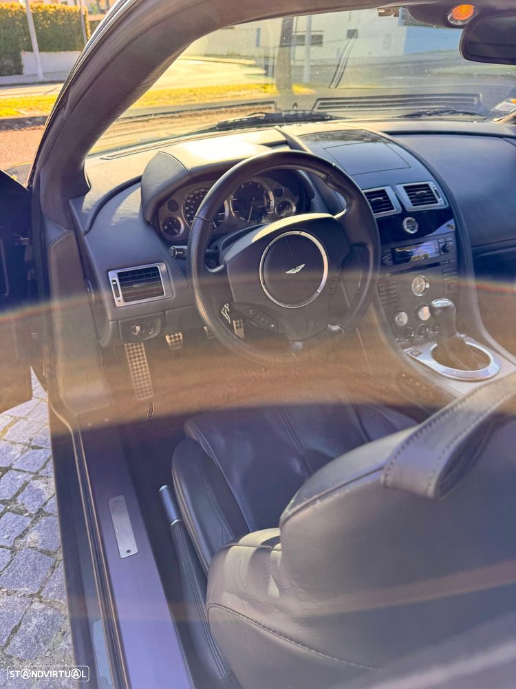 Aston Martin Vantage Coupe - 11