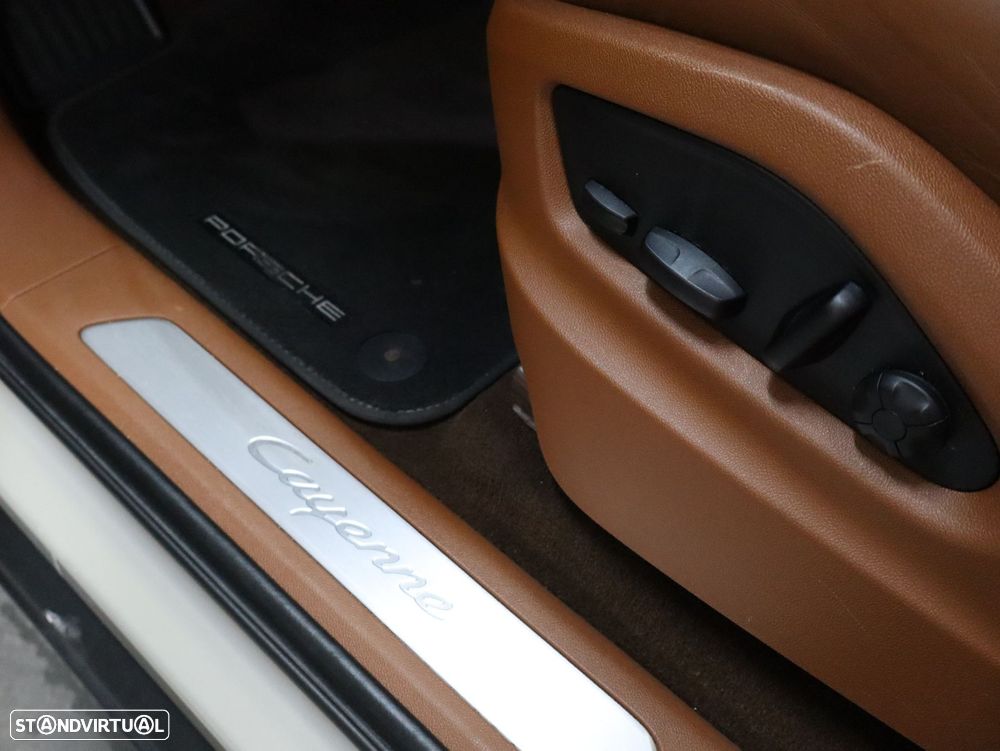 Porsche Cayenne Coupé E-Hybrid - 7