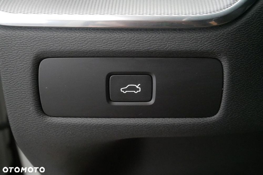 Volvo XC 60 B4 D AWD Plus Dark - 18