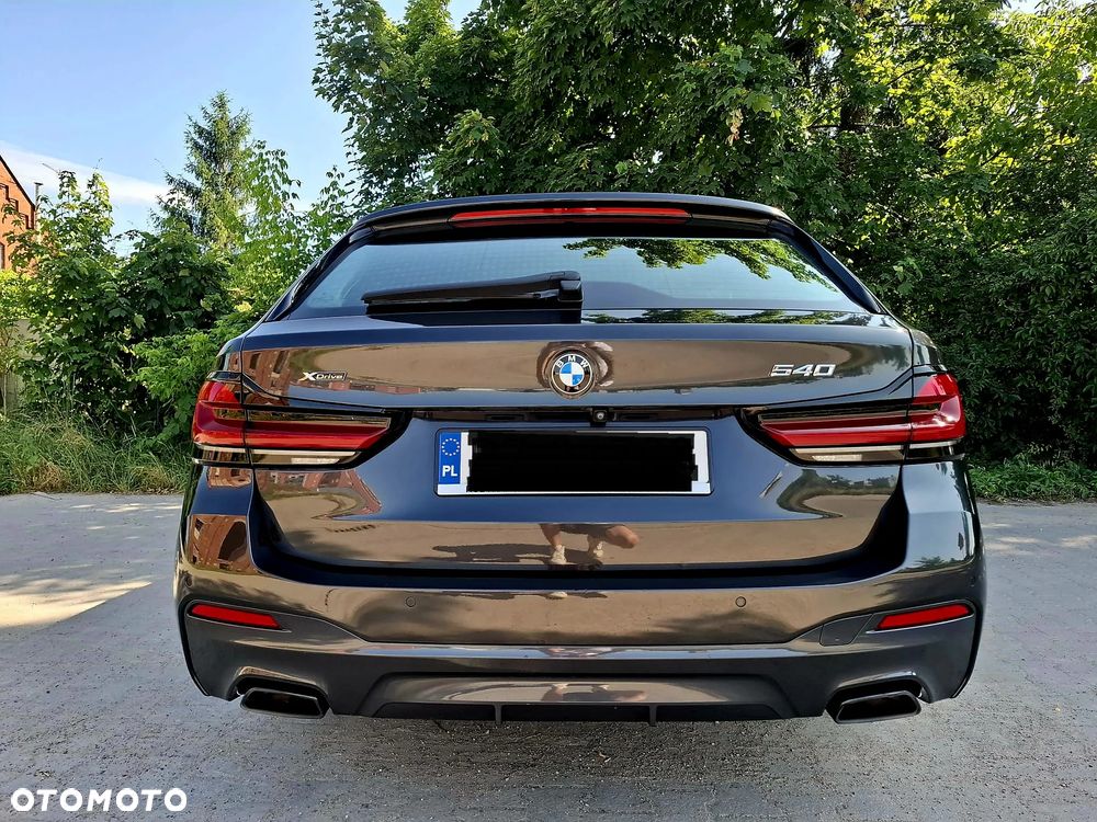 BMW Seria 5 540d xDrive Touring M Sport Edition - 7