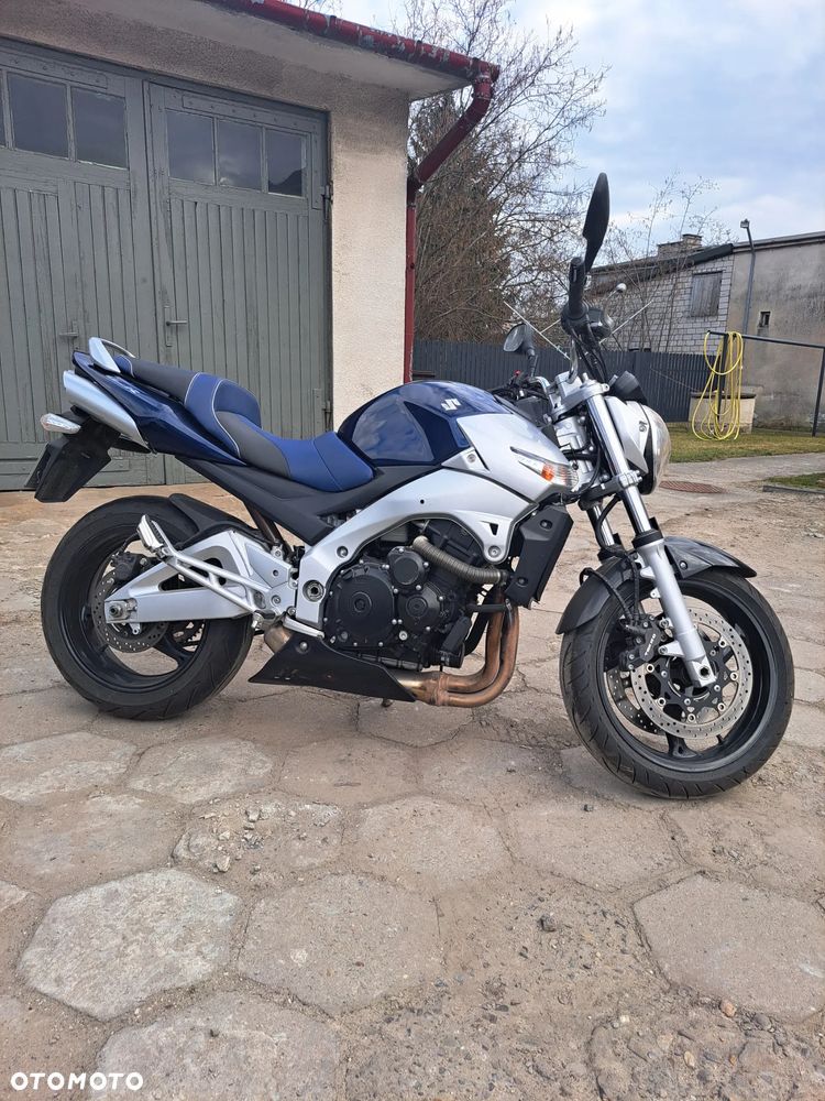 Suzuki GSR - 2