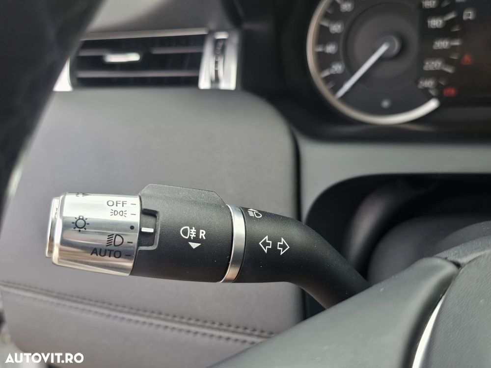 Land Rover Discovery Sport 2.0 D200 MHEV Dynamic S - 30