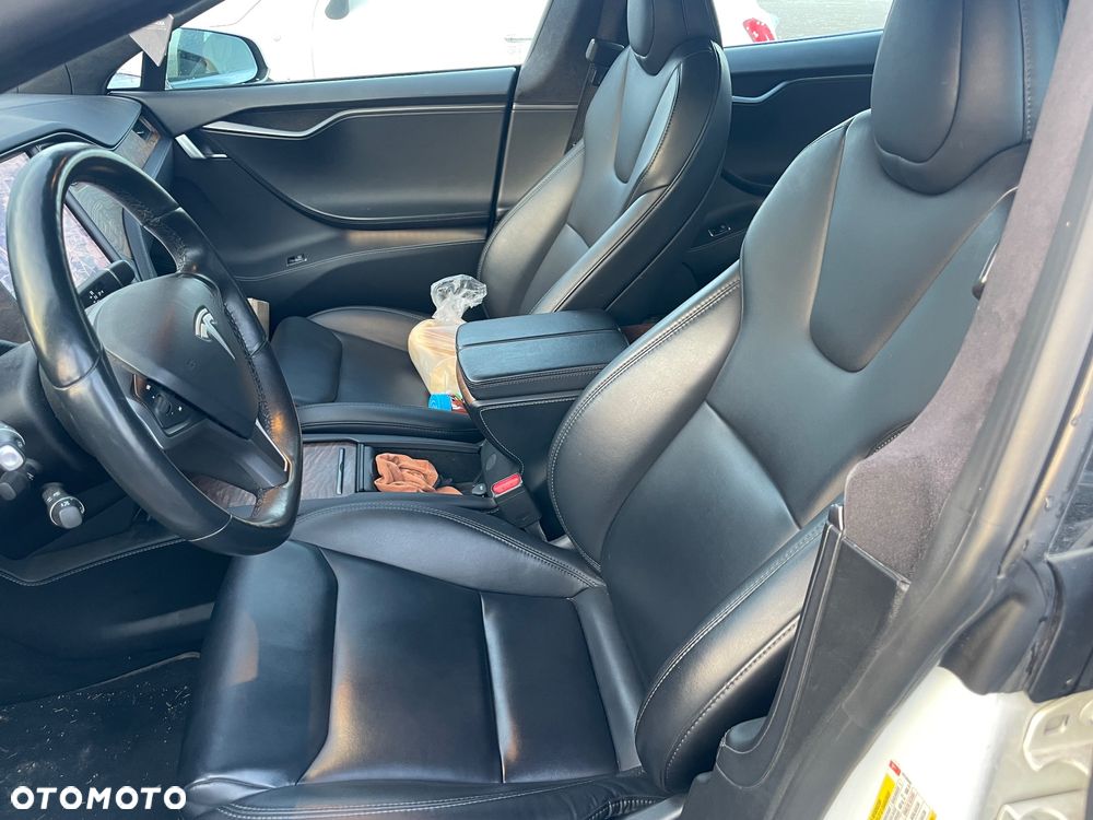 Tesla Model S - 4
