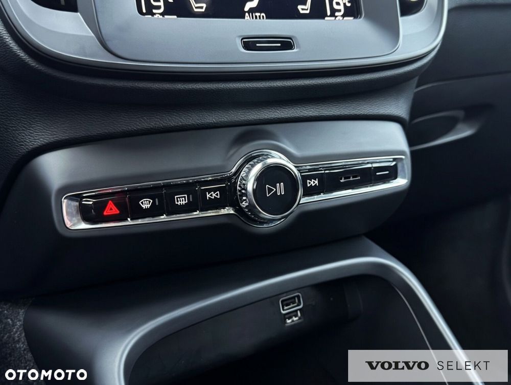 Volvo XC 40 - 18