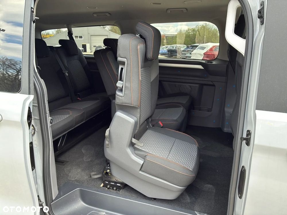 Volkswagen Caravelle - 18