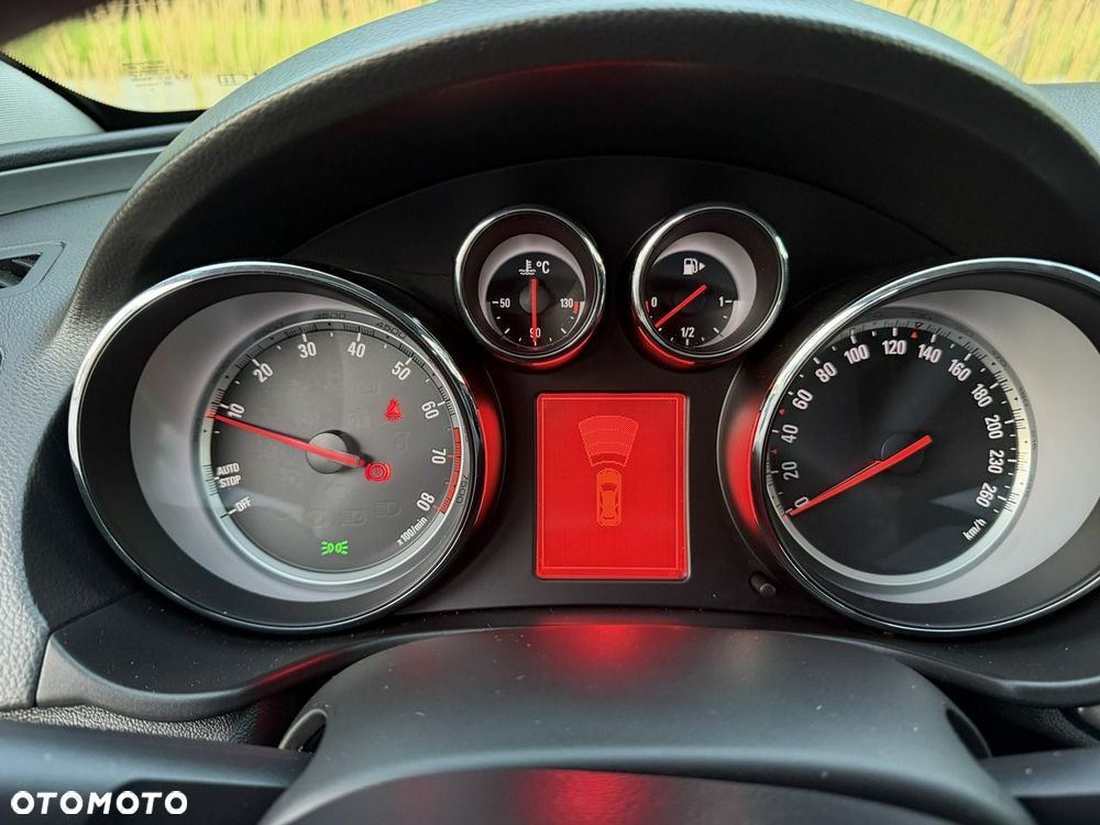 Opel Insignia - 15