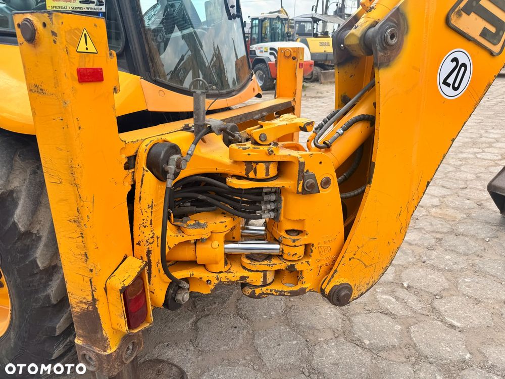 JCB 4CX wiłdy, 2 łyżki - 10