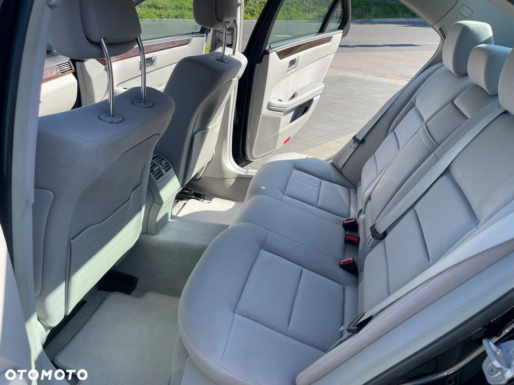 Mercedes-Benz Klasa E 200 CGI BlueEFFICIENCY - 16
