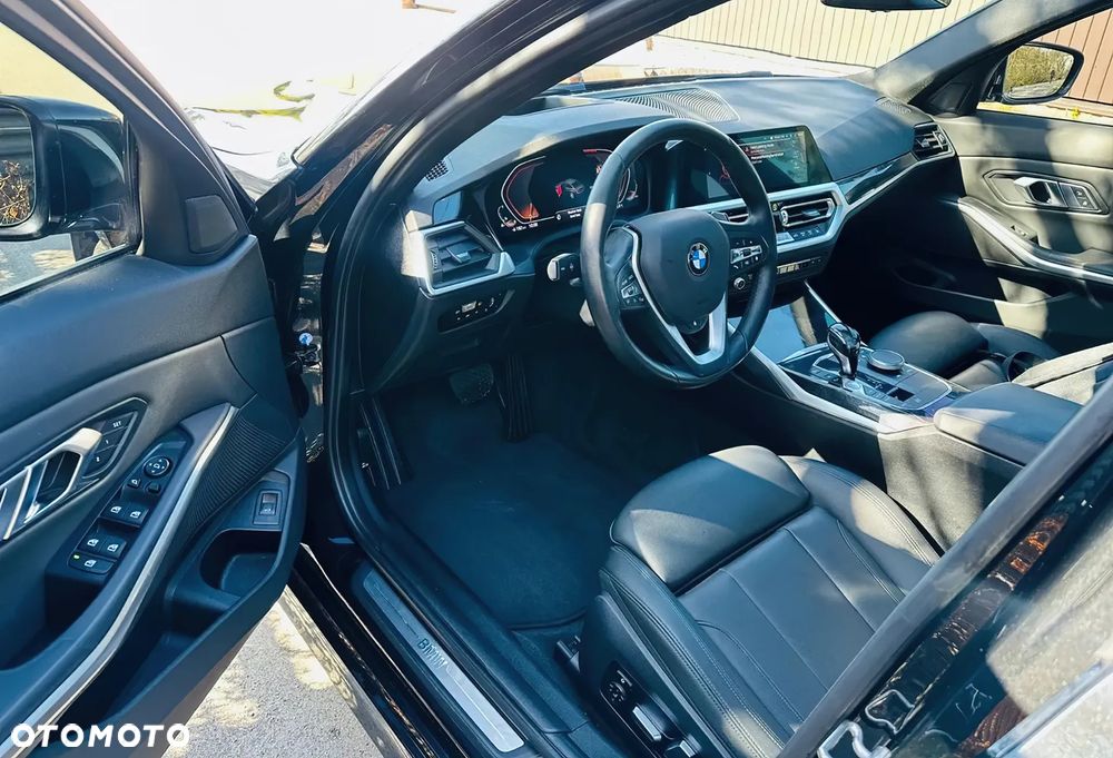 BMW Seria 3 330i M Sport - 8