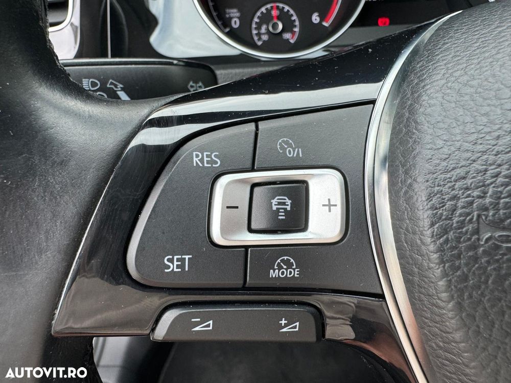 Volkswagen Golf 1.6 TDI DPF DSG Team - 24