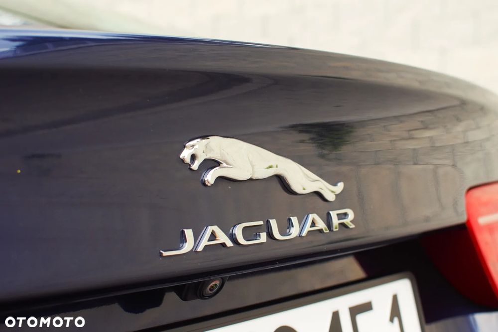 Jaguar XE 25t Prestige - 29