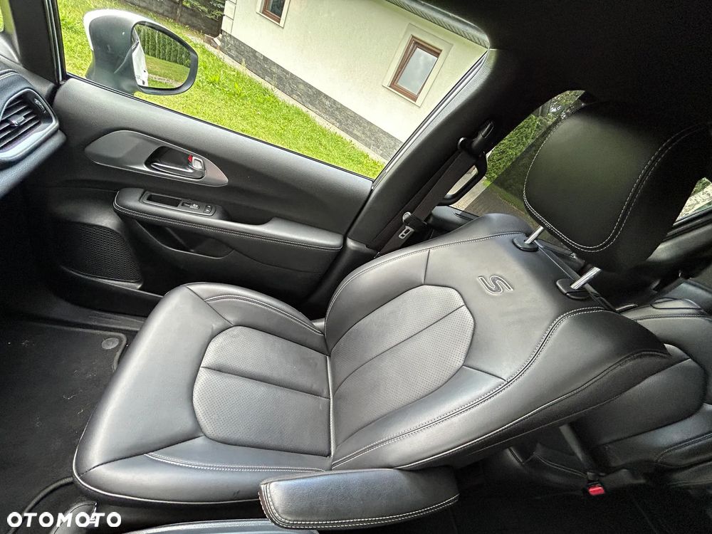 Chrysler Pacifica - 21
