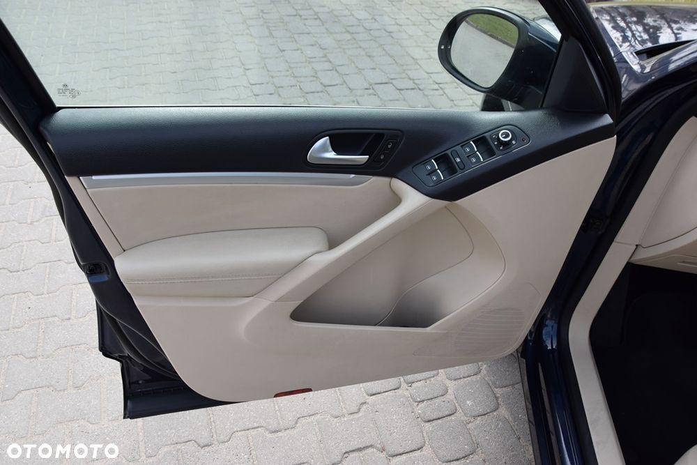 Volkswagen Tiguan 2.0 TDI DPF 4Motion BlueMotion Technology DSG Lounge Sport & Style - 27