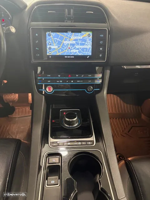 Jaguar F-Pace 20d AWD Aut. R-Sport - 25