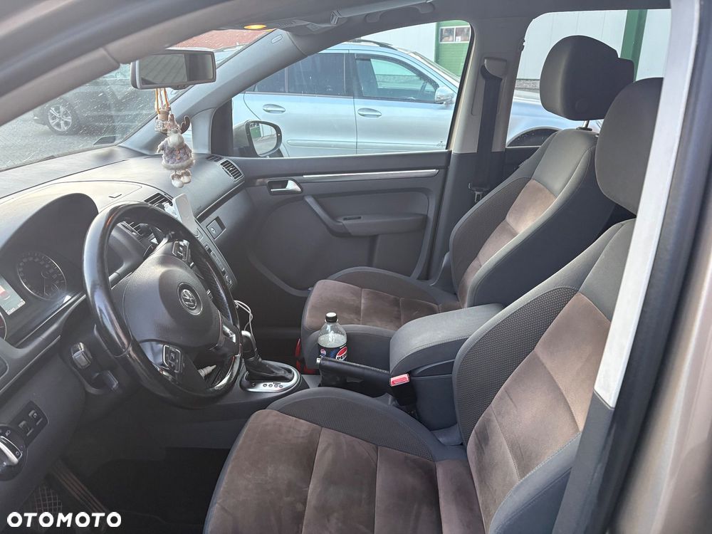 Volkswagen Touran 2.0 TDI DPF DSG Highline - 8
