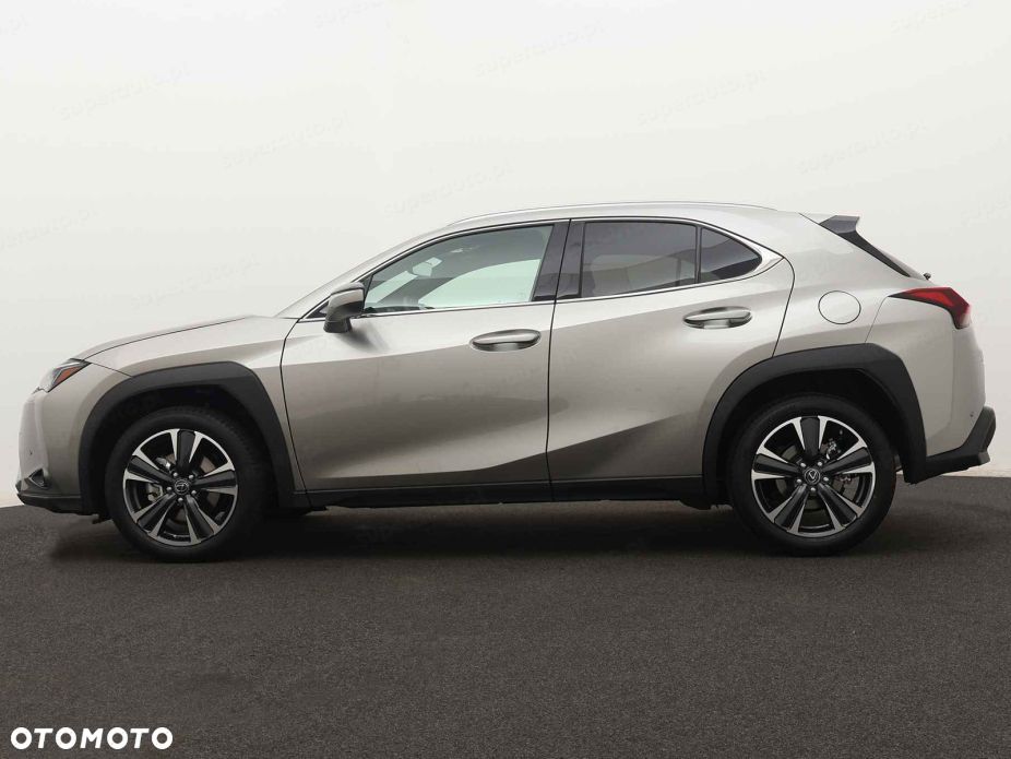 Lexus UX - 5