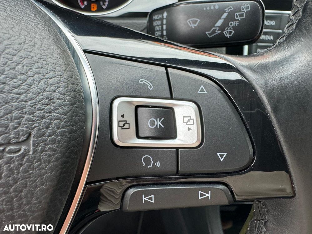 Volkswagen Golf 1.6 TDI DPF DSG Team - 25