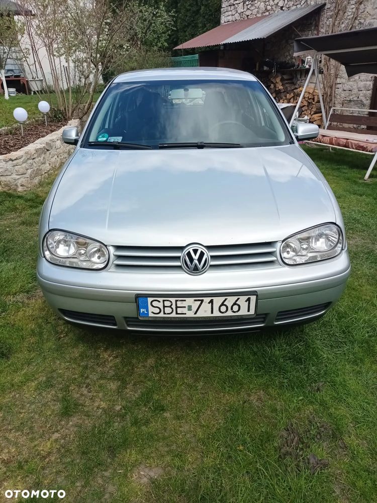 Volkswagen Golf - 1