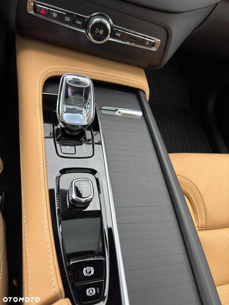Volvo XC 90 T8 AWD Plug-In Hybrid Ultra Dark 7os - 8