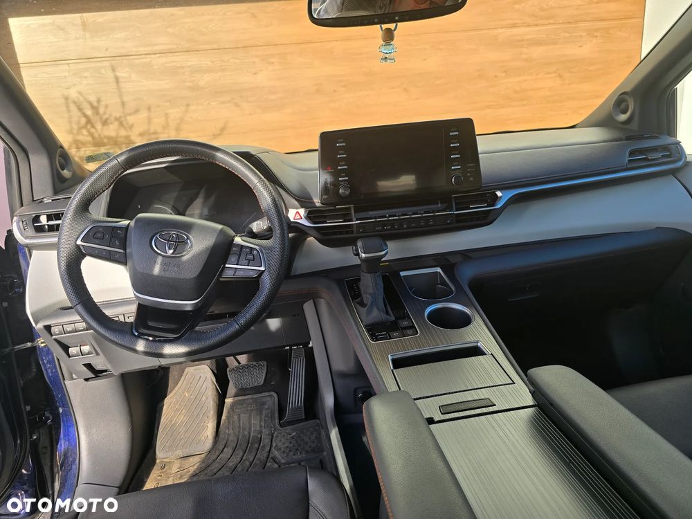 Toyota Sienna - 15