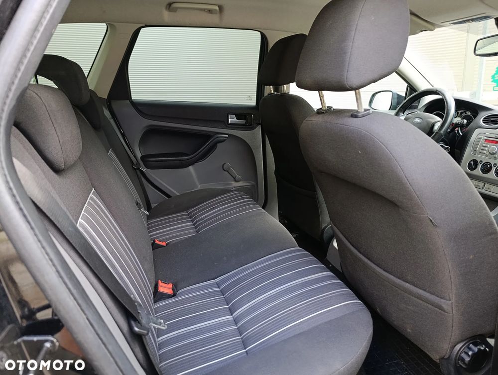 Ford Focus 1.6 16V Style+ - 18