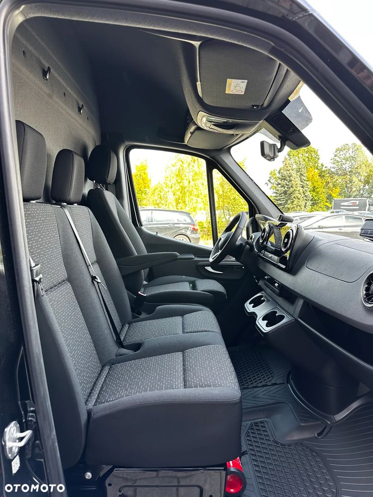 Mercedes-Benz Sprinter - 33