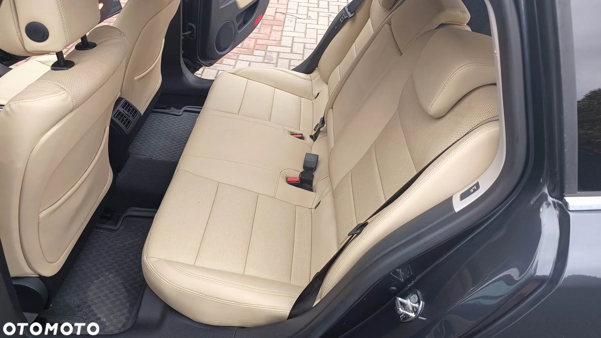 Renault Laguna 2.0 dCi FAP Initiale - 16