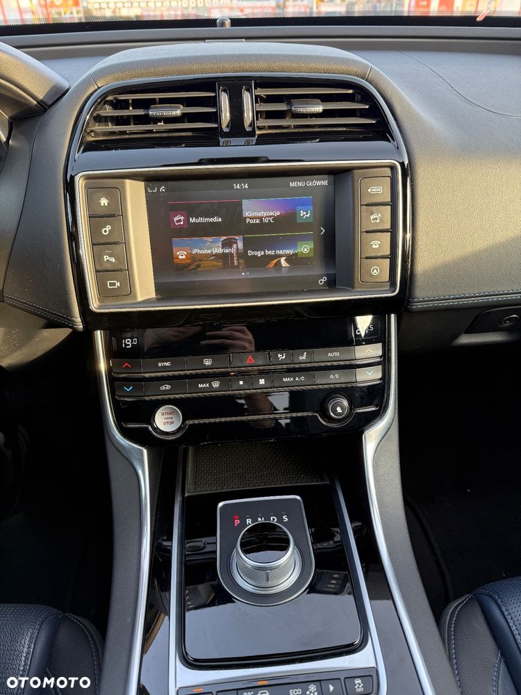 Jaguar XE 2.0 D R-Sport - 11