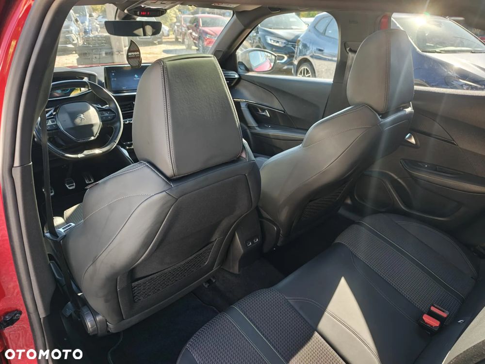 Peugeot 2008 PureTech 130 GT Pack - 24