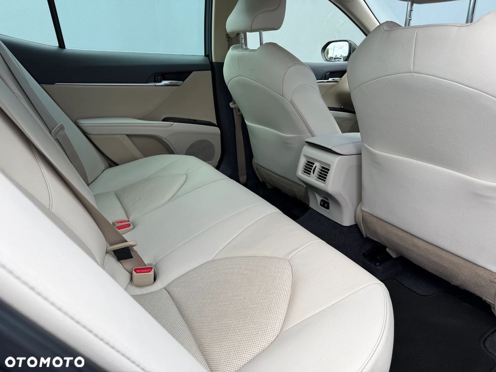 Toyota Camry 2.5 Hybrid Executive CVT - 27