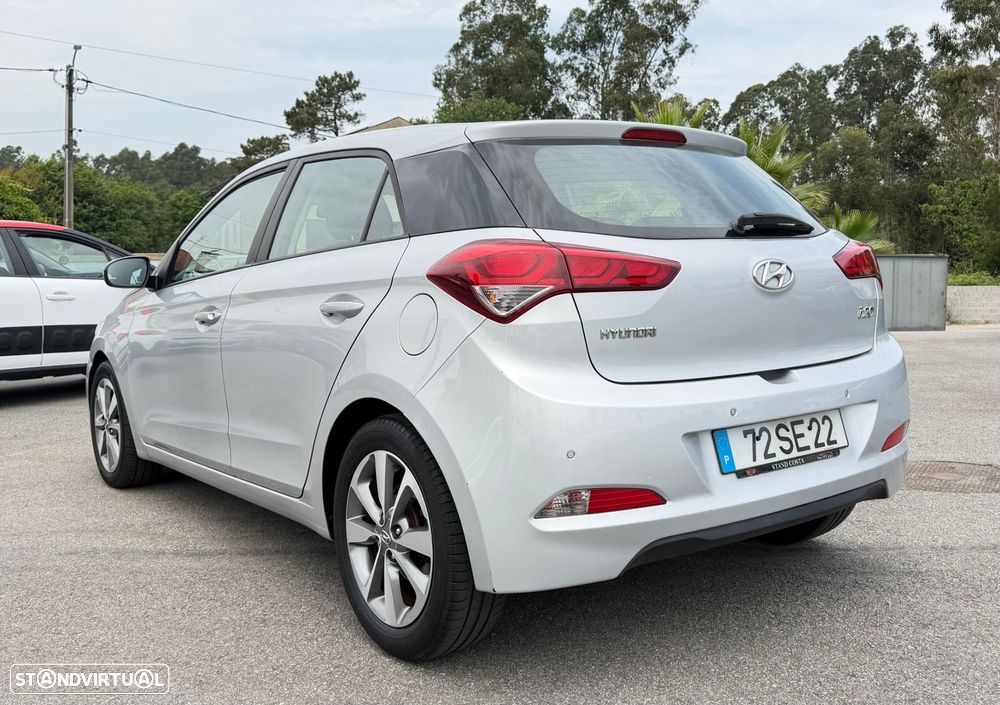 Hyundai i20 1.1 CRDi Comfort+Pack Look+JLL16 - 4