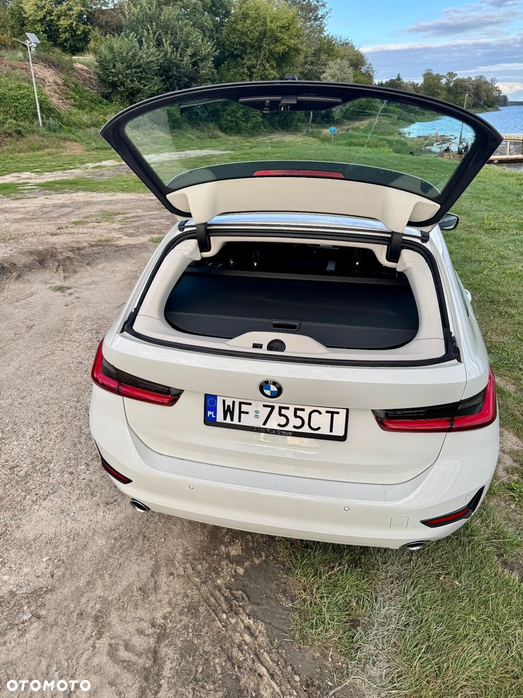 BMW Seria 3 320d xDrive mHEV - 10