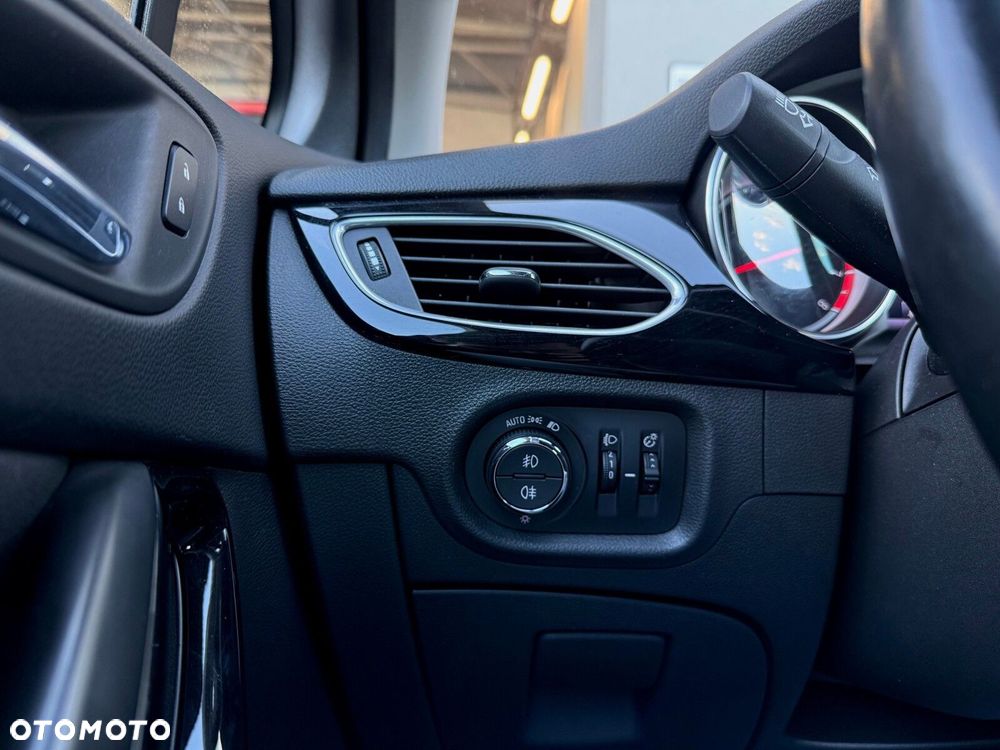 Opel Astra 1.4 T Elite S&S - 19