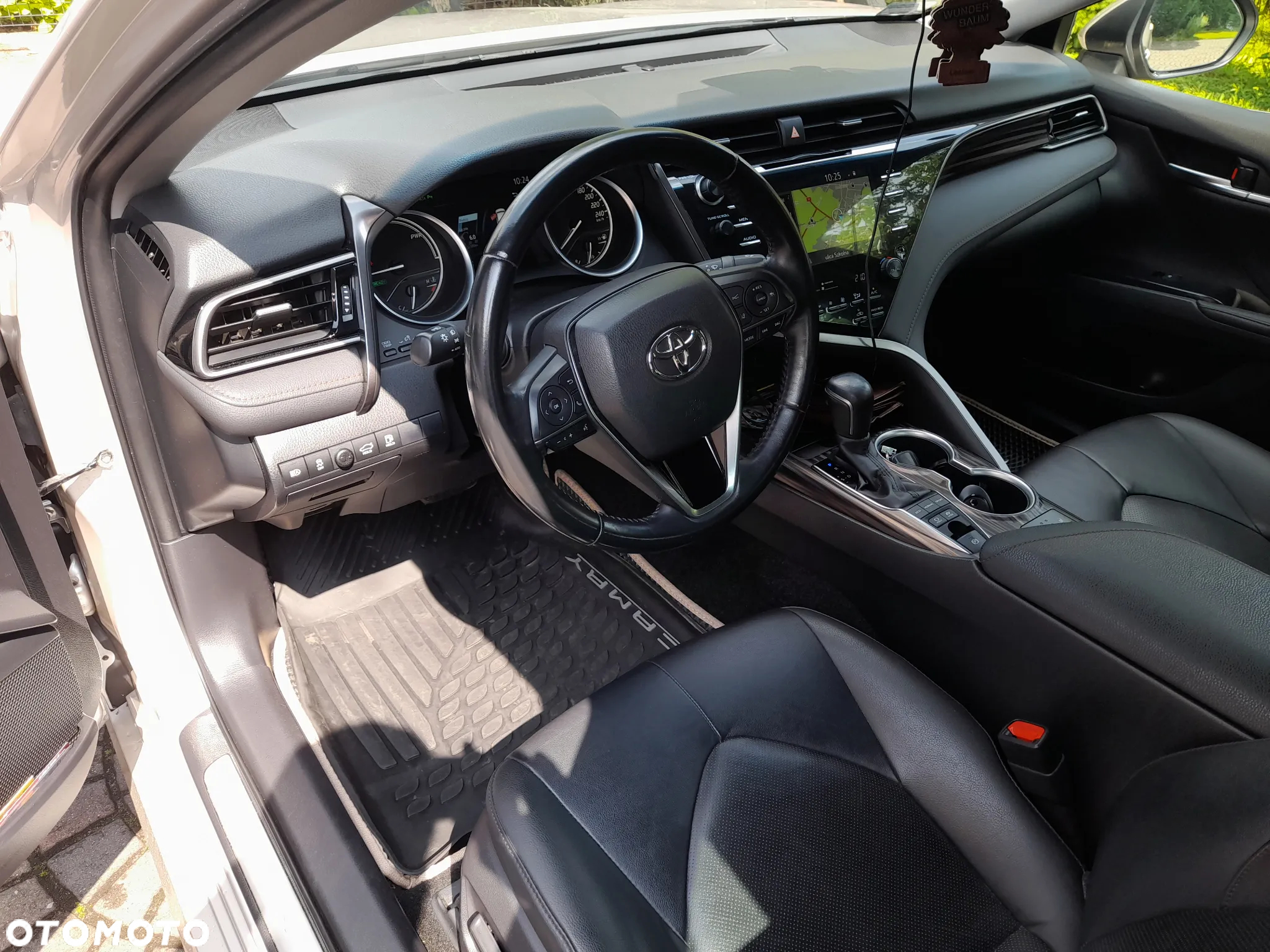 Toyota Camry 2.5 Hybrid Executive CVT - 4