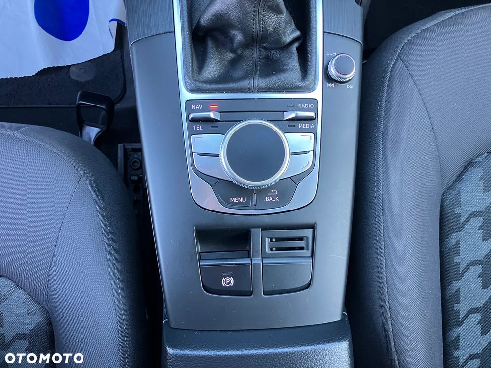 Audi A3 Sportback 2.0 TDI S line Sportpaket - 27