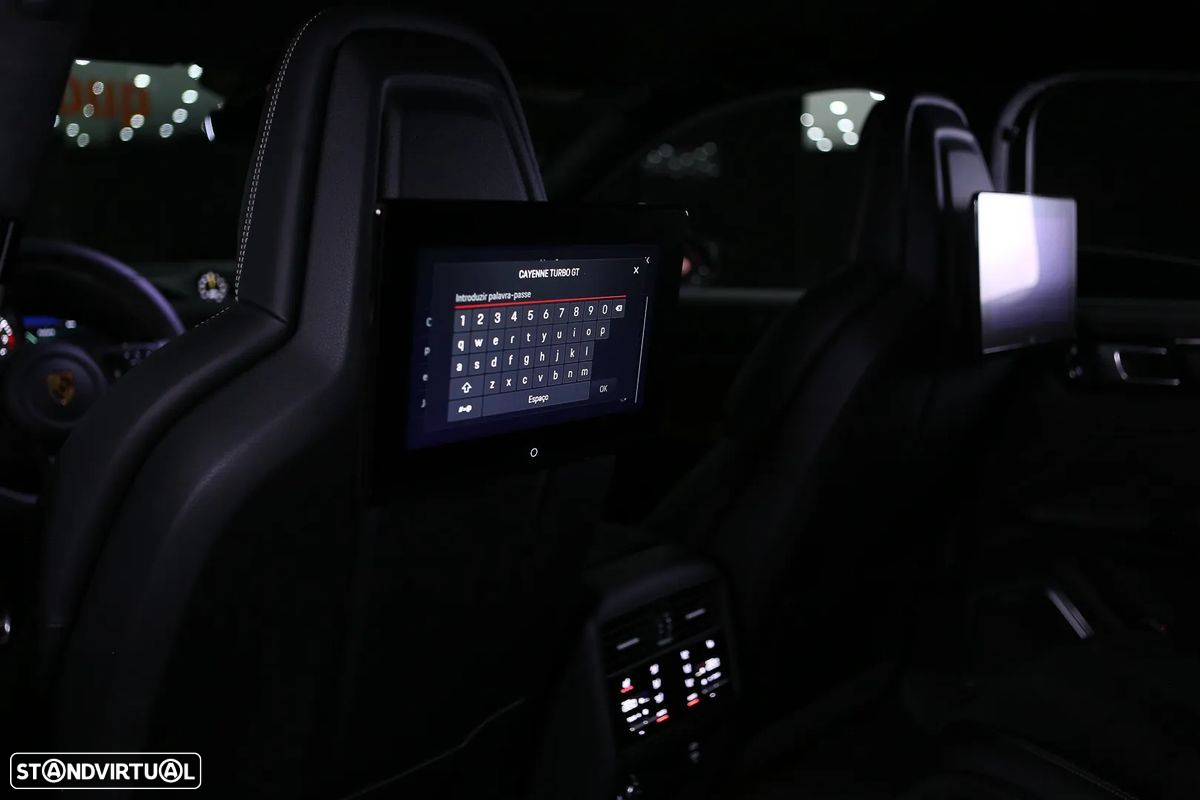 Porsche Cayenne Turbo GT - 16
