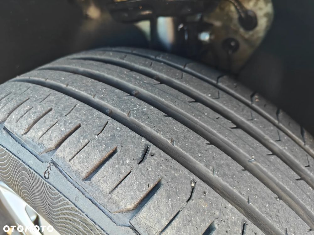 Volkswagen Touran 2.0 TDI DPF Comfortline - 28