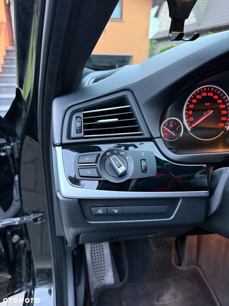 BMW Seria 5 535i xDrive - 13