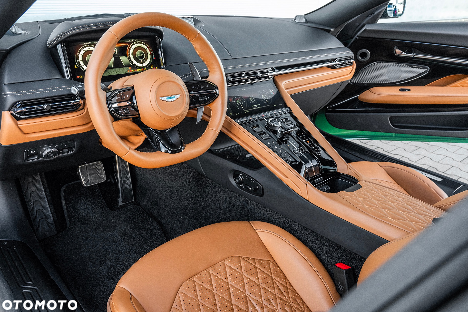 Aston Martin DB12 - 20