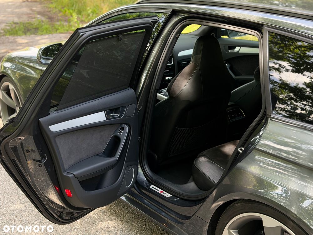 Audi RS4 Avant - 14