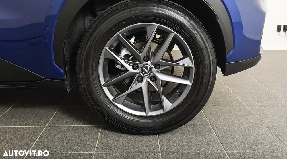 Lexus LBX FWD Original Edition - 8