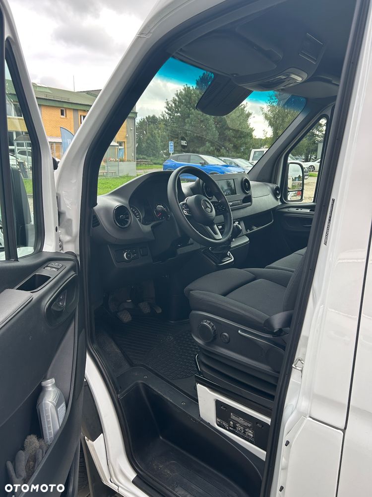 Mercedes-Benz Sprinter - 10