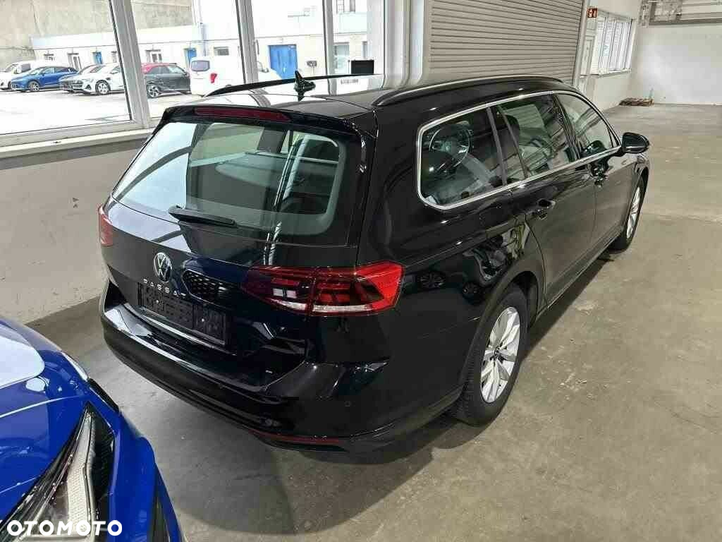 Volkswagen Passat 2.0 TDI EVO Elegance DSG - 2