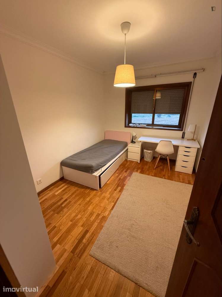 Quarto - localizado em Baguim do Monte Porto - Grande imagem: 2/9