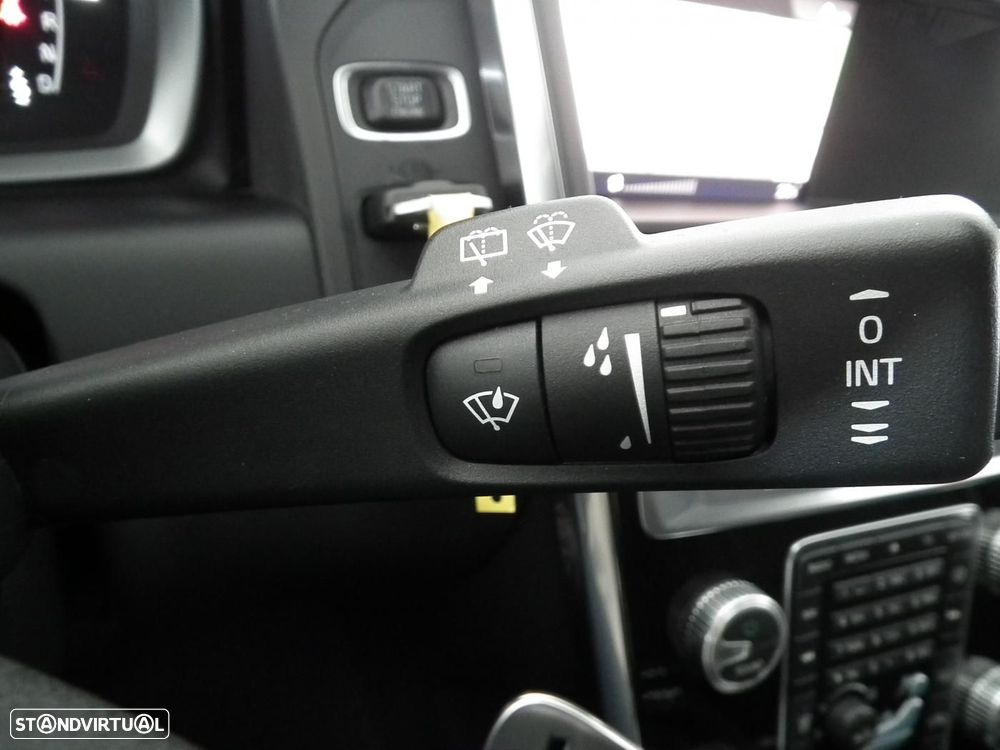 Volvo XC 60 2.0 D3 Dynamic Edition Geartronic - 28