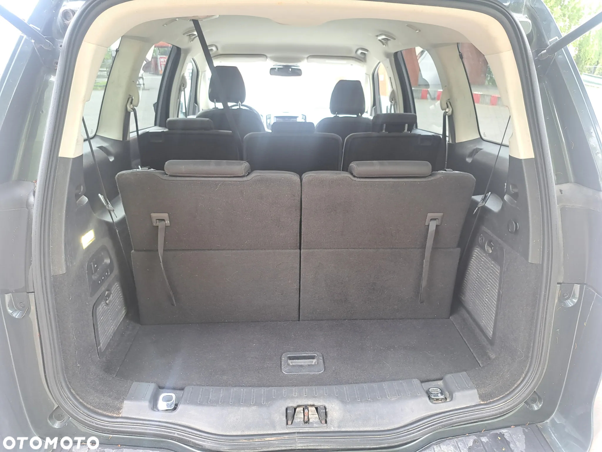 Ford Galaxy - 12