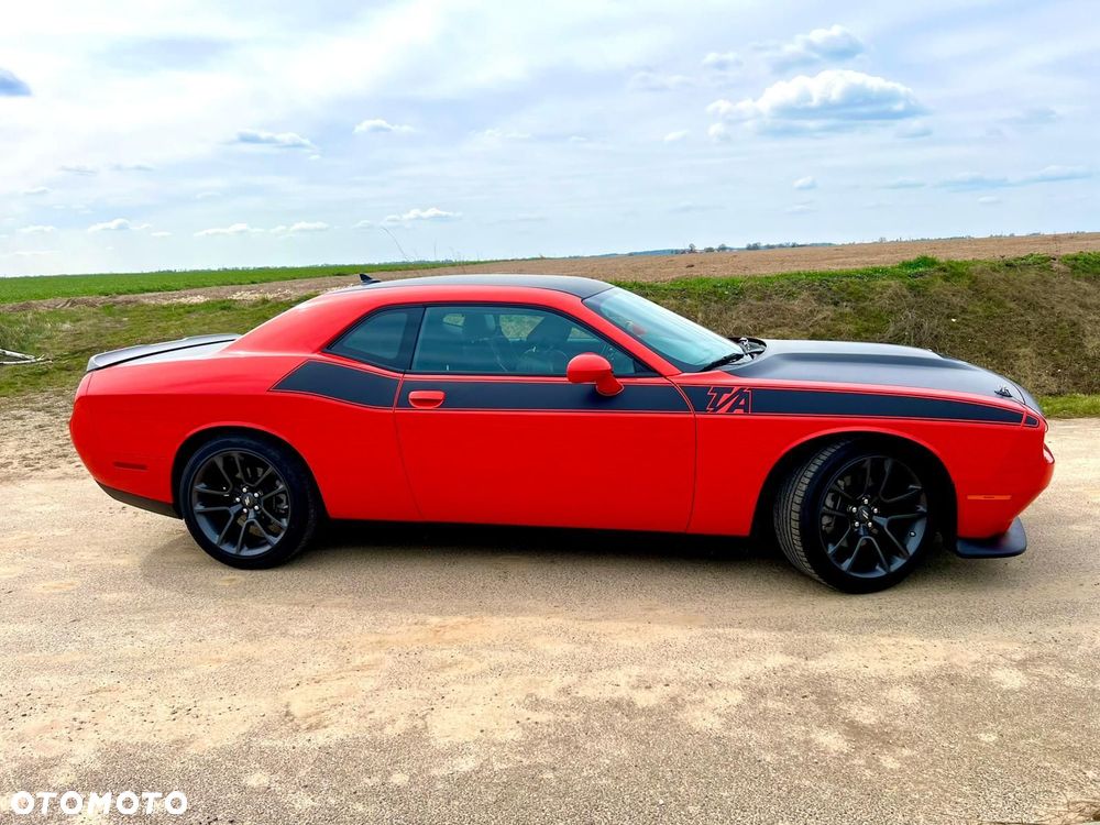 Dodge Challenger - 11
